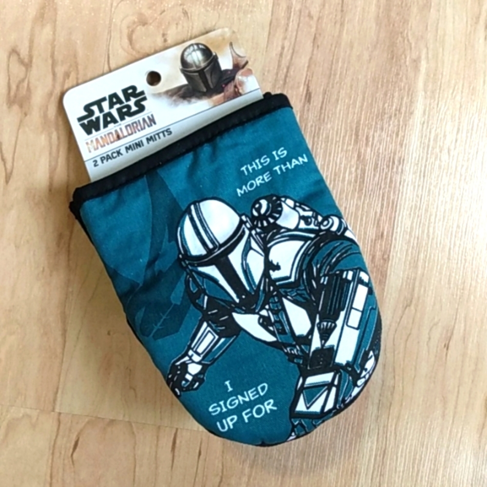 Star Wars The Mandalorian 2 pack kitchen oven mitts